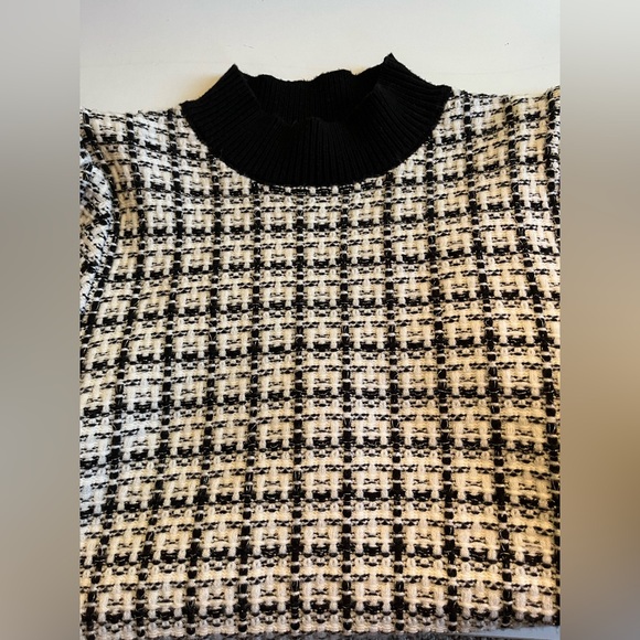 THML Tinsel & Tweed Short Puff Balloon Sleeve Sweater Black/white & gold tinsel - Picture 4 of 7